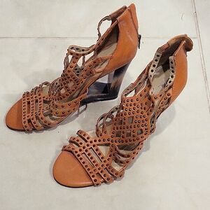 Gently used Kenneth Cole Sandals, size 9 1/2